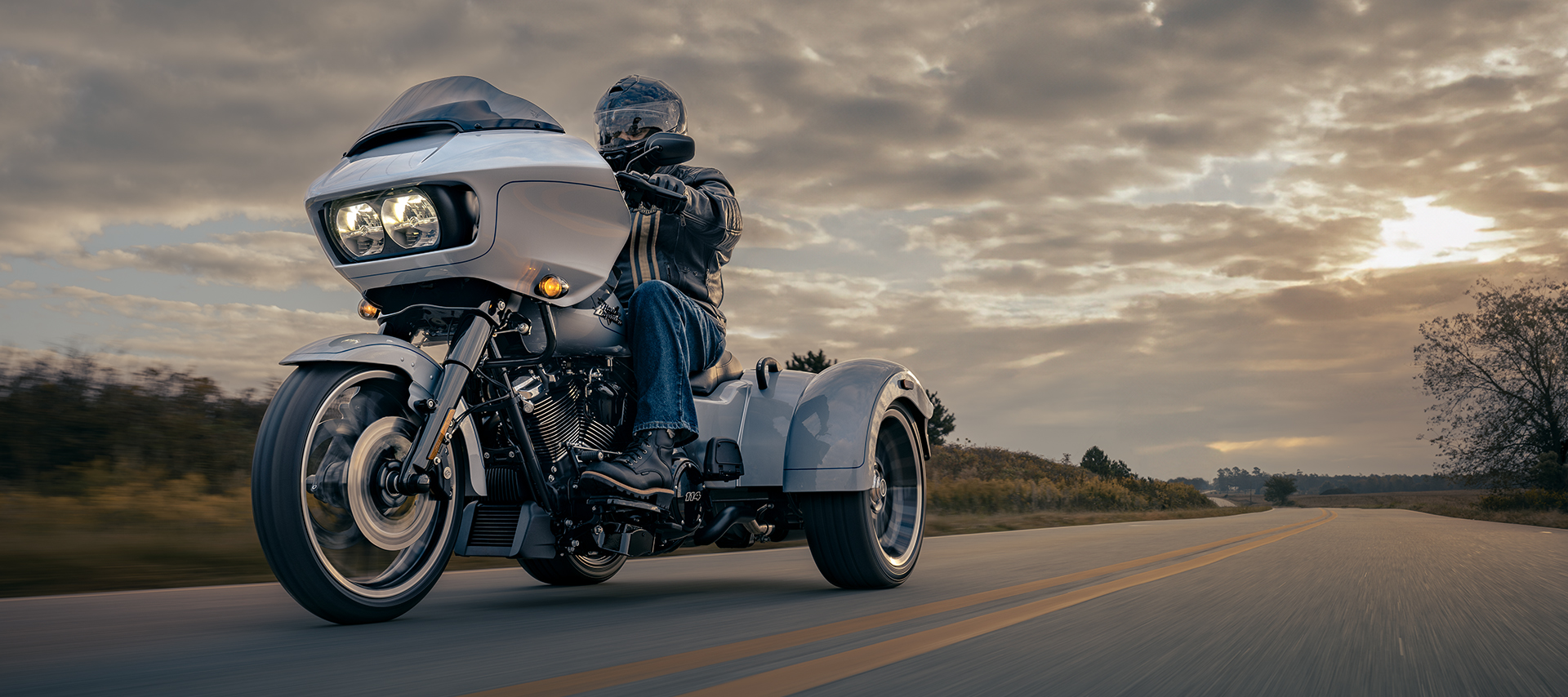 三轮车系摩托车