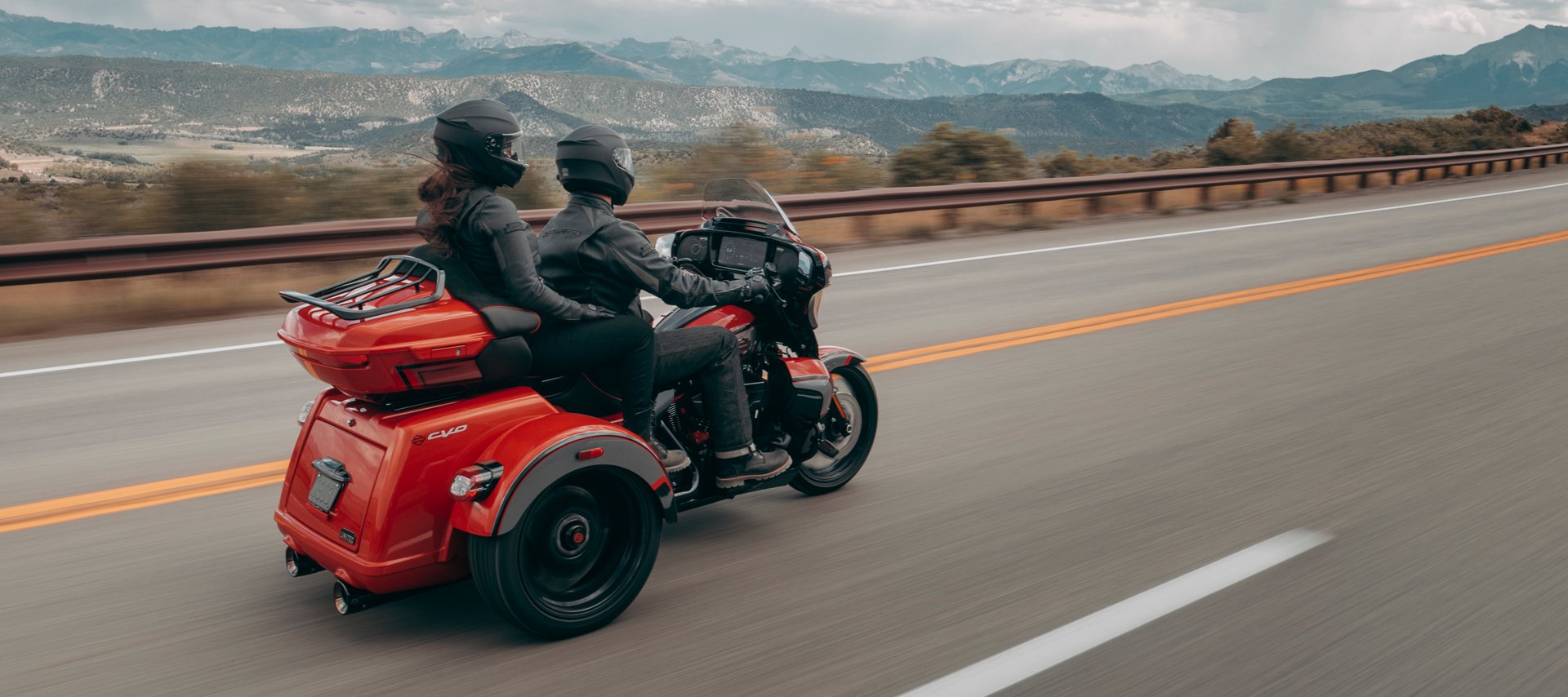 三轮车系摩托车