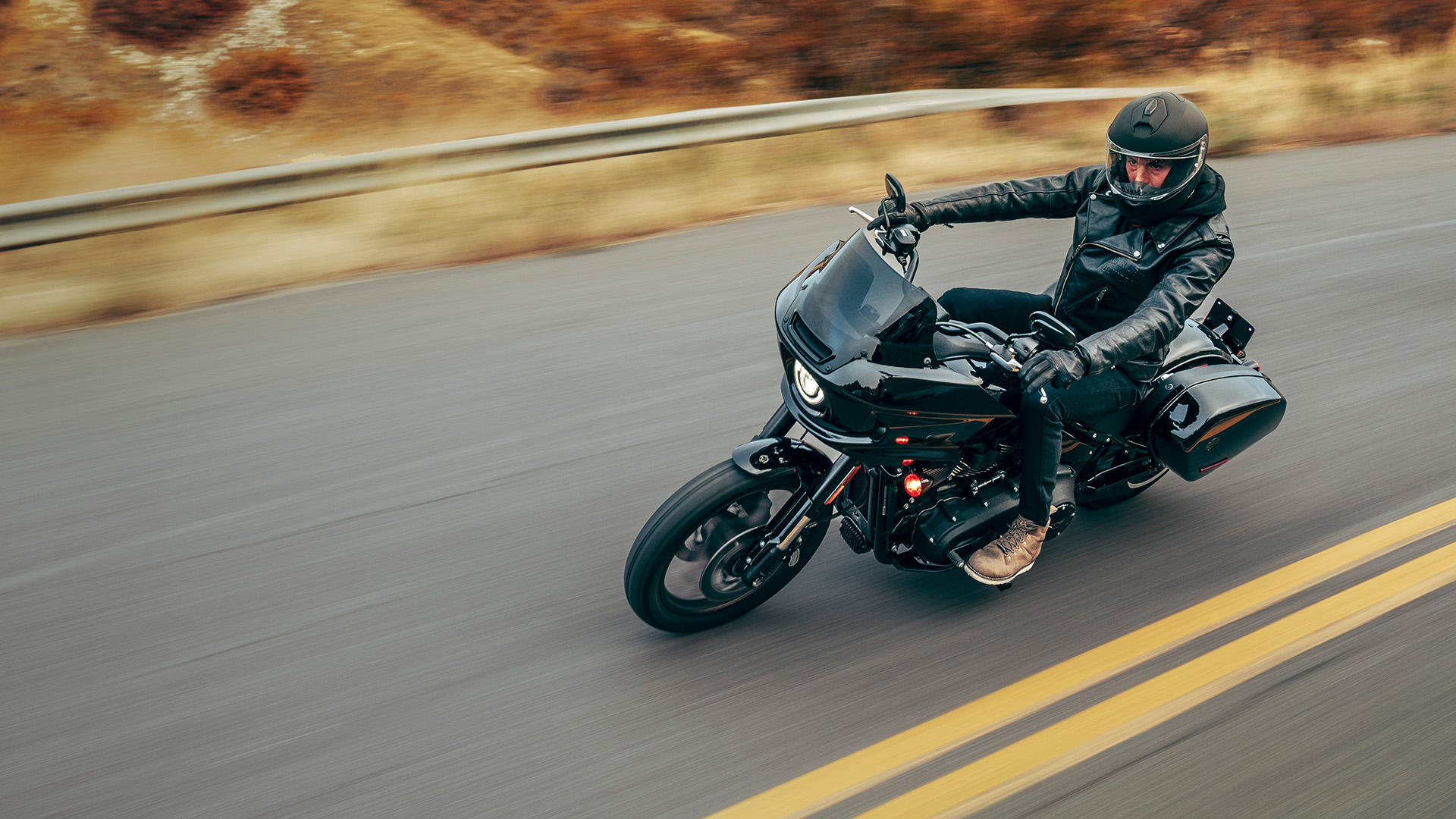 男子坐在路威ST上