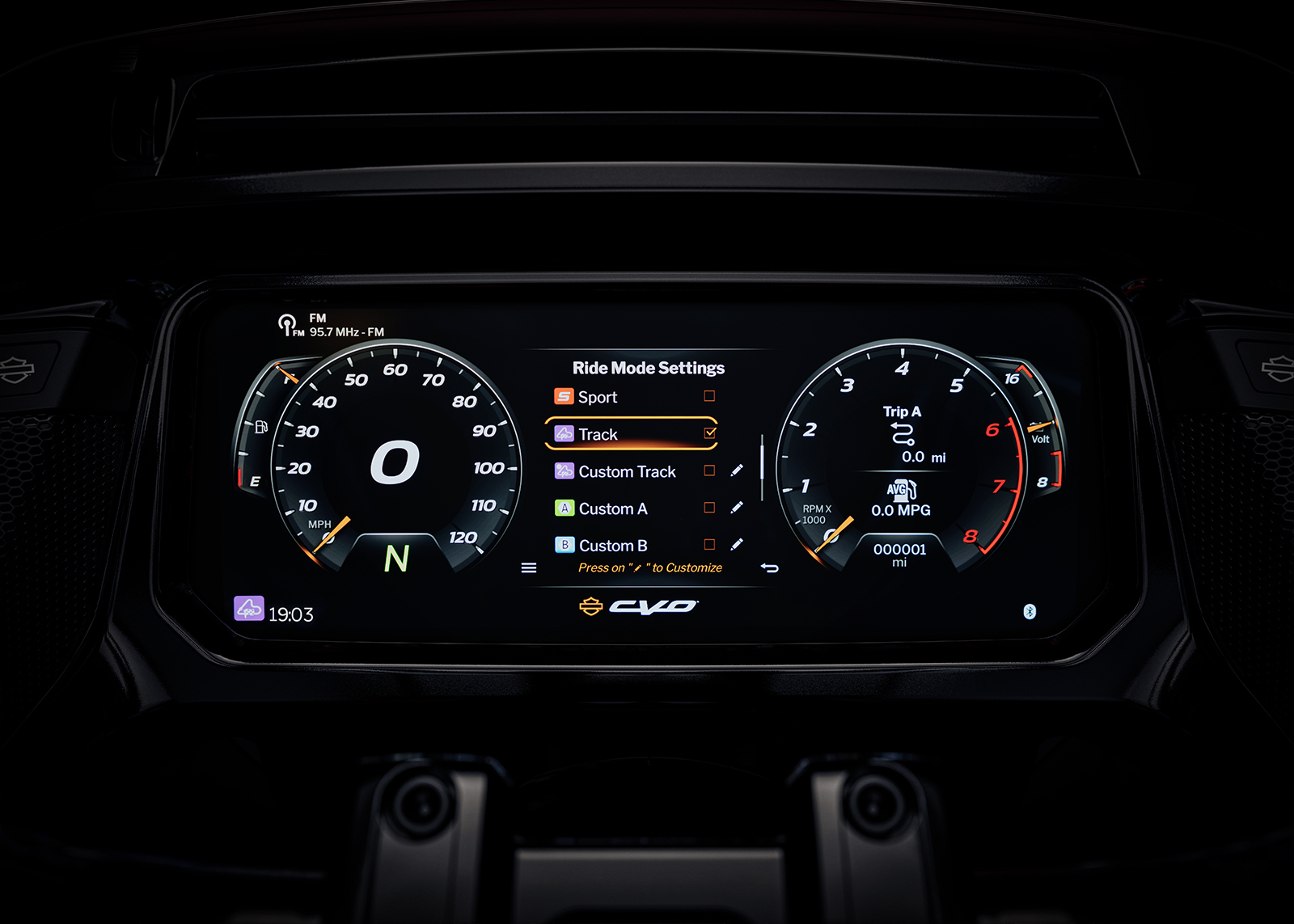 八种可选骑行模式，含赛道模式及增强赛道模式